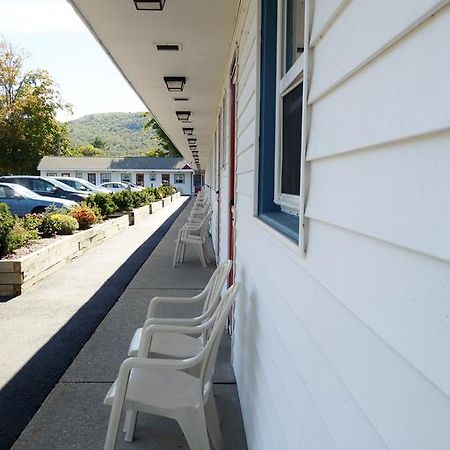 غريت بارينغتون Monument Mountain Motel المظهر الخارجي الصورة